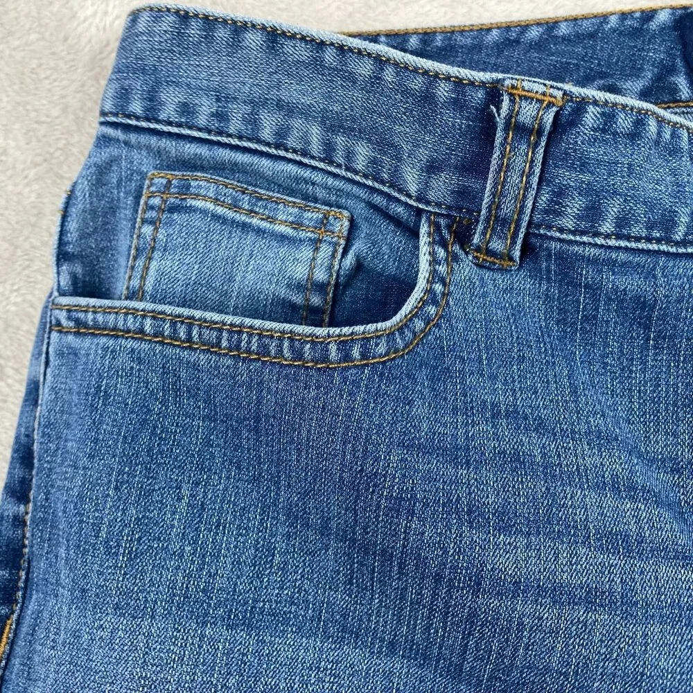 Chaps Womens Capri Jeans Size 8 Blue Denim Classic Fit Cotton Blend Straight Leg - Picture 10 of 15